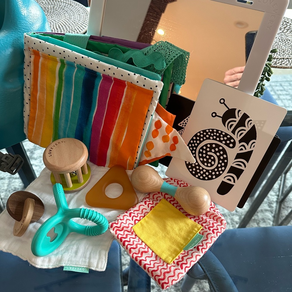 Lovevery- Charmer Playkit (0-3 months)